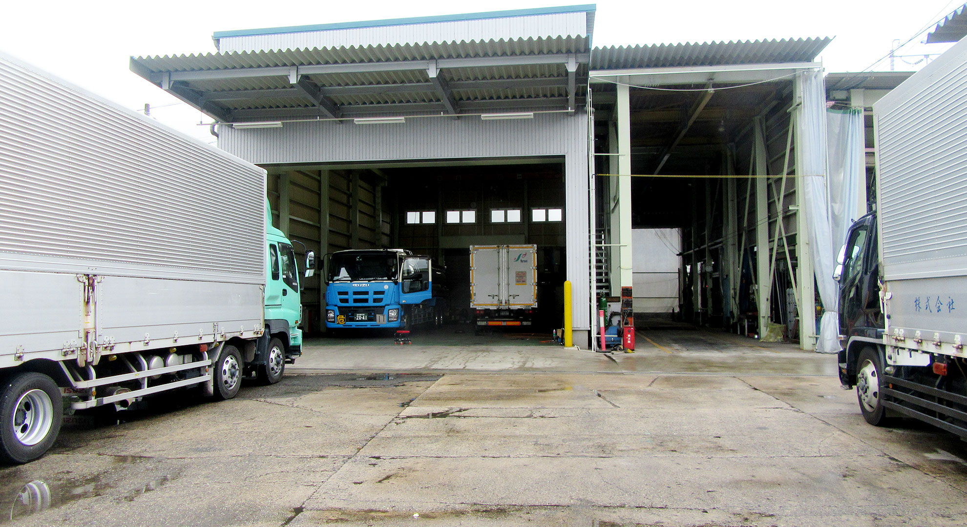 除雪車の整備風景
